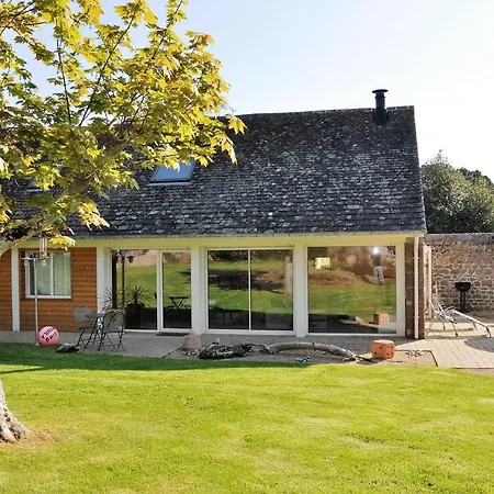 Superbe 4 Etoiles Avec Tres Belles Prestations Et Jardin Sur La A - Ref 7 *
